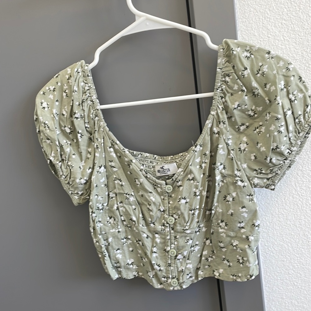 Hollister puff sleeve green crop top